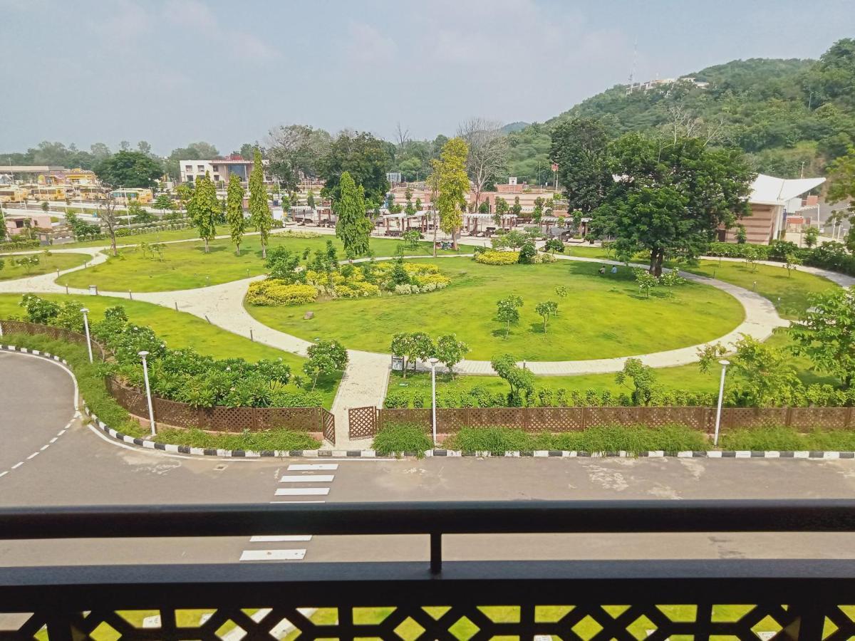 Ramada Encore By Wyndham Statue Of Unity Kevadia Buitenkant foto